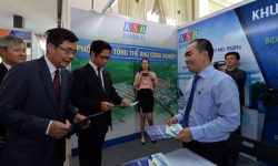 Khu gian hàng tại Diễn đàn Kinh tế Đông Nam Bộ 2017 “hút” khách tham quan